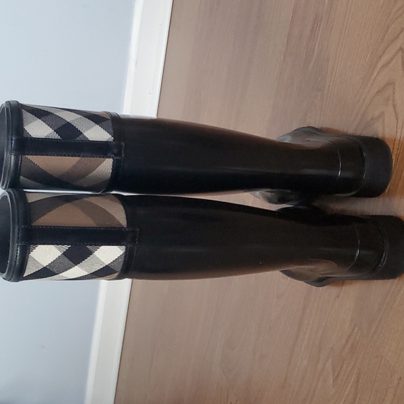 Burberry Black Rubber Crosshill Rain Boots - Picture 4 of 4